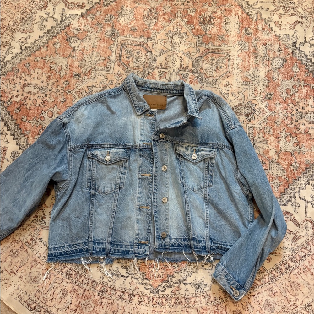 Slightly cropped American eagle jean jacket